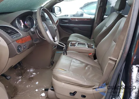 2014 Chrysler Town & Country Touring z USA, uszkodzony, nr VIN 2C4RC1BG7ER165281